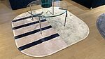 Der Rolf Benz Teppich Addit ist in 2 Varianten bei Grünbeck Einrichtungen als Ausstellungsstück im Design Sale günstig verfügbar.

Abverkaufspreis gültig für unsere Ausstellungsstücke, Abholpreis je Teppich, solange verfügbar.