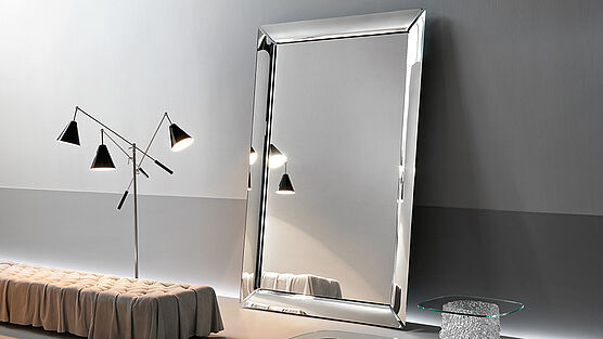 fiam-italia-caadre-standspiegel-wandspiegel-silber-design-modern-xxl-gross-luxus-rechteckig-grünbeck-gruenbeck-einrichtungen-wien-designhouse-interior-design-vienna-innenarchitekturbuero-wien-einrichtungshaus-moebelhaus-designmoebel-markenmoebel-kaufen