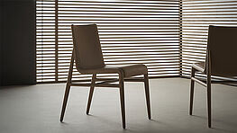 With Sinua, Rimadesio presents a high-quality, handcrafted chair with sophisticated continuous upholstery on the seat and backrest – elegant and comfortable at the same time – available at the Rimadesio Showroom Vienna by Grünbeck.