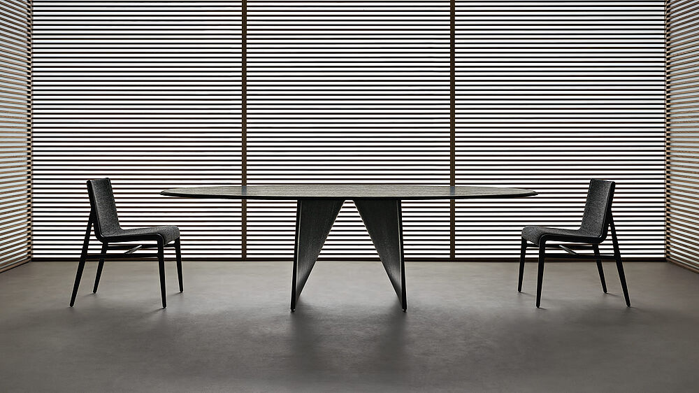 Rimadesio Sinua Chair and Lambda Table | Showroom Vienna by Gruenbeck Interiors