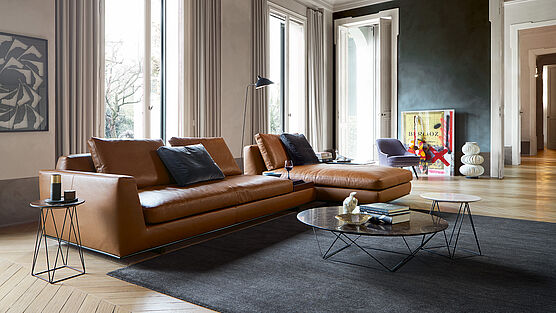 walter-knoll-tama-living-sofa-ecksofa-sitzlandschaft-leder-cognac-elegant-edel-modern-bequem-weich-grünbeck-gruenbeck-einrichtungen-wien-designhouse-interior-design-vienna-innenarchitekturbuero-einrichtungshaus-moebelhaus-designmoebel-markenmoebel
