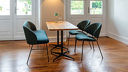 KFF Alvaro 2 seater bench The KFF Alvaro bench is available as a 2-, 3-, or 4-seater bench and offers unmistakable seating comfort thanks to the sophisticated upholstery of the generous seat and closed backrest.