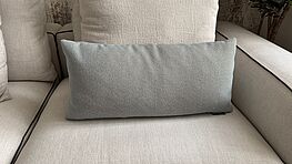 Das Walter Knoll Kissen (66x33cm) hellblau/beige ist jetzt bei Grünbeck Einrichtungen im Design Sale zu einem reduzierten Preis günstig erhältlich.