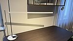 Die Artemide Talak Tischleuchte in weiß ist bei Grünbeck Einrichtungen im Design Sale günstig verfügbar.