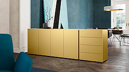 interluebke-jorel-sideboard-anrichte-kommode-mit-laden-drehtueren-gold-griffleiste-grifflos-modern-design-haendler-wien-grünbeck-gruenbeck-einrichtungen-wien-designhouse-interior-design-vienna-innenarchitekturbuero-wien-einrichtungshaus-moebelhaus-designmoebel-markenmoebel-kaufen