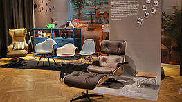 gruenbeck-einrichtungen-die-presse-design-messe-mak-wien-2017-bilder-fotos-aussteller-design-vitra-lounge-chair-mit-ottoman-plastic-chair-elephant-grad-repos-hochlehner-designklassiker-designikone