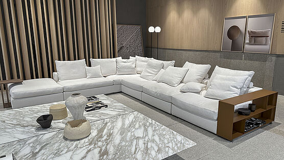 Flexform | Groundpiece modular Sofa neu - die Quintessenz der Bequemlichkeit| Design Antonio Citterio | Langlebige und zeitlose Polstermöbel für höchste Ansprüche | Die Exzellenz des Made in Italy | Im Showroom bei Grünbeck Designers & Interiors in Wien Margareten