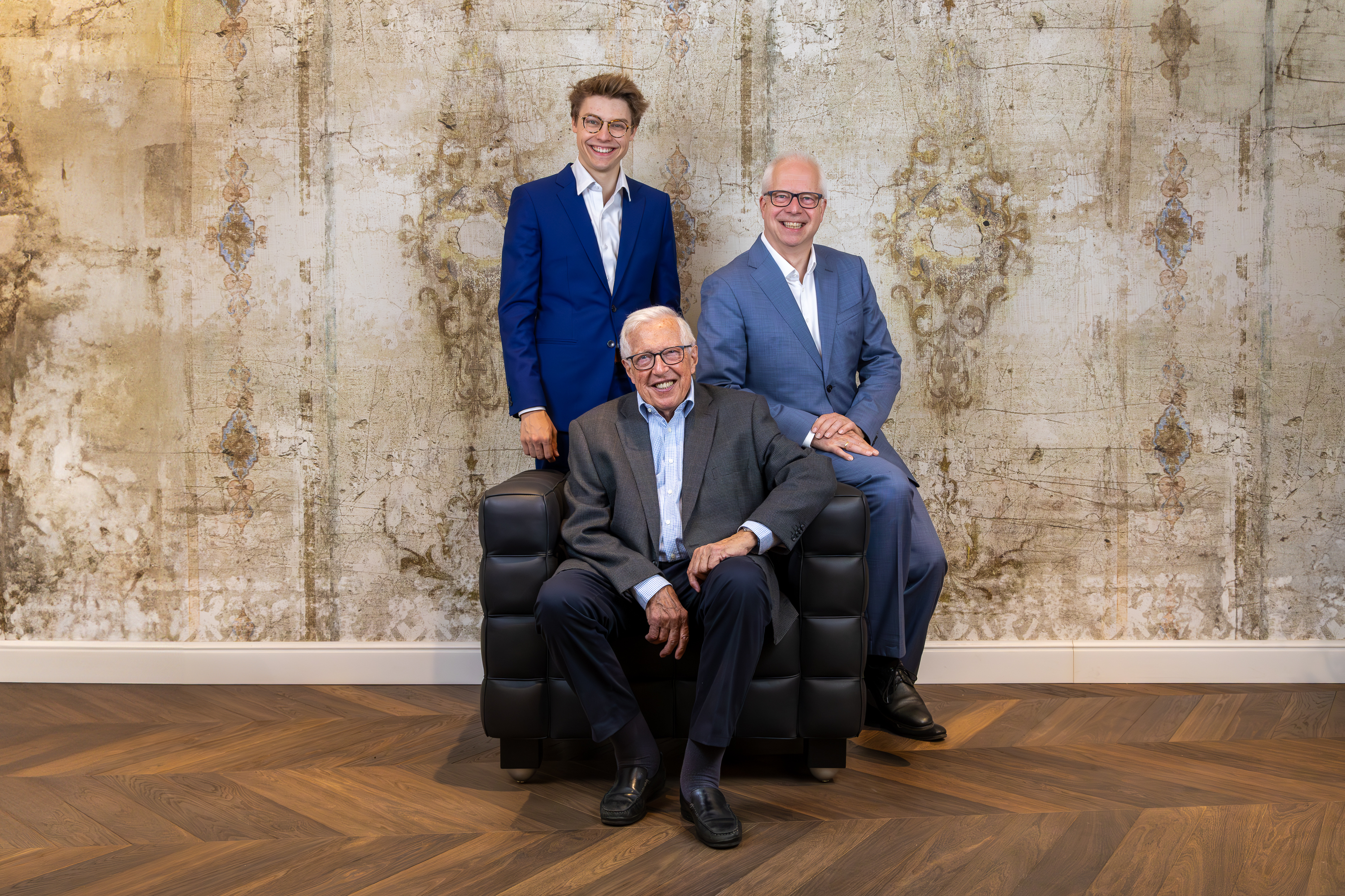 Zum 90en Geburtstag von Johann Grünbeck am 23.5.2025 | 3 Generationen leben und arbeiten in Margareten | Seit über 90 Jahren steht Grünbeck für Innenarchitektur, Möbeldesign und Tischlerhandwerk